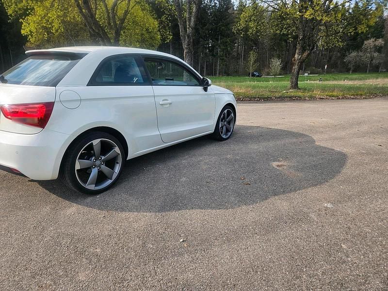 Second-hand Audi A1 105 CP (77 kW) 2011 Alb Hatchback