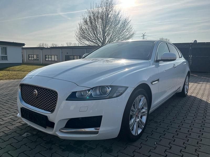 Gebraucht Jaguar XF 179 PS (131 kW) 2018 Weiß Limousine