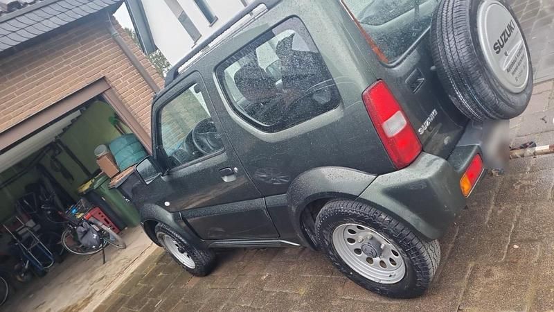 Gebraucht Suzuki Jimny 85 PS (62 kW) 2017 Grün SUV