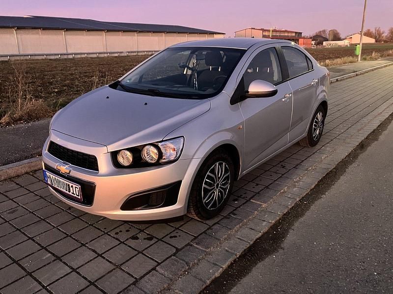Gebraucht Chevrolet Aveo 86 PS (63 kW) 2012 Silber Limousine