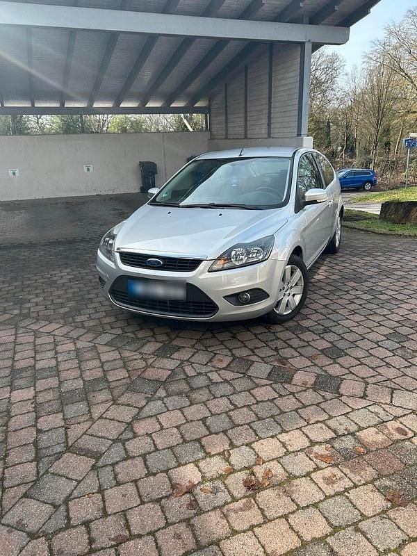 Gebraucht Ford Focus 100 PS (73 kW) 2010 Silber Coupé