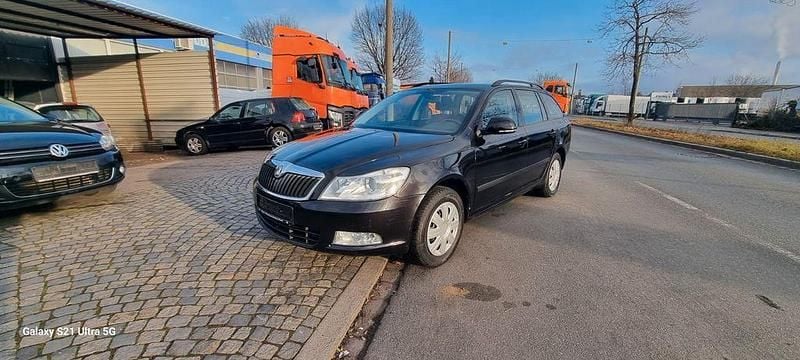 Schwarz Gebraucht 2012 Skoda Octavia Ambition Kombi | 2.400 € (Superpreis) - Bild 1/4
