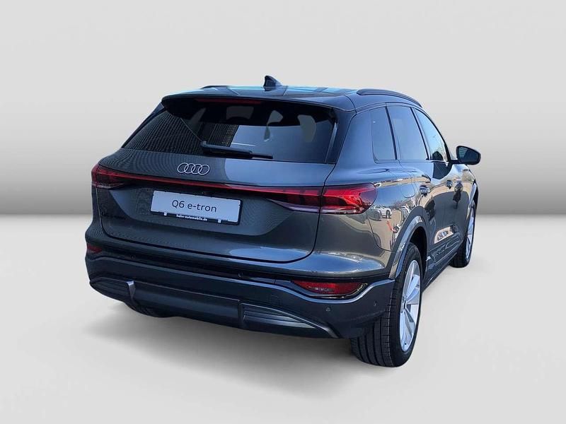 Neu Audi Q6 e-tron Performance 225 kW (306 PS) 2026 Grau SUV
