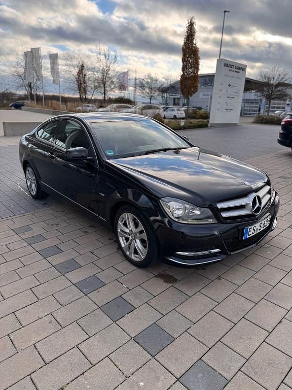Schwarz Gebraucht 2011 Mercedes C180 Coupé | 8.900 € (Fairer Preis) - Bild 1/4