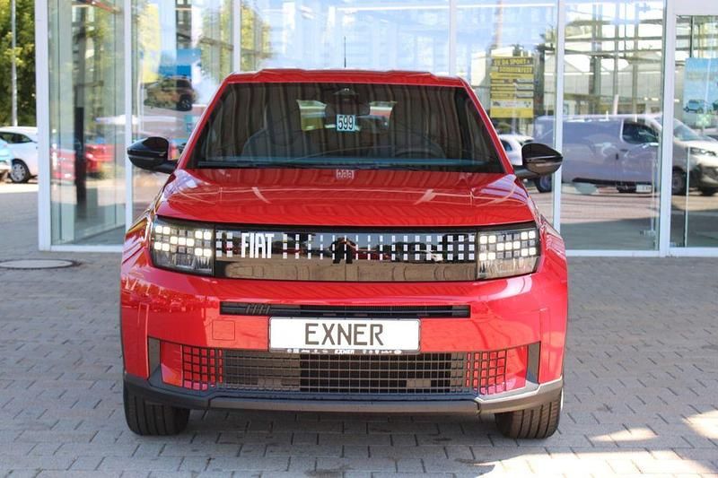 Gebraucht Fiat Grande Panda Red 83 kW (113 PS) 2025 Rot Kleinwagen