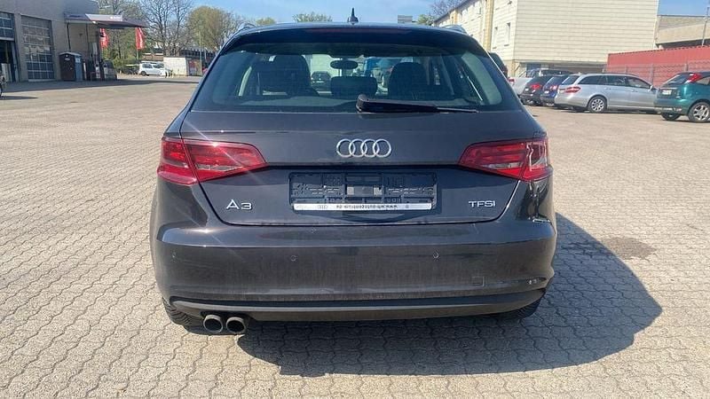 Gebraucht Audi A3 Ambiente 122 PS (89 kW) 2013 Braun Limousine