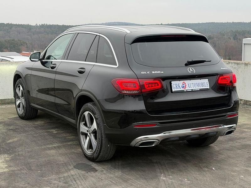 Gebraucht Mercedes GLC300e 320 PS (235 kW) 2020 Schwarz  unilack SUV