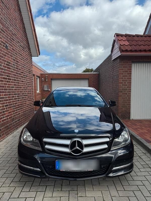 Schwarz Gebraucht 2012 Mercedes C220 Coupé | 9.300 € (Superpreis) - Bild 1/4