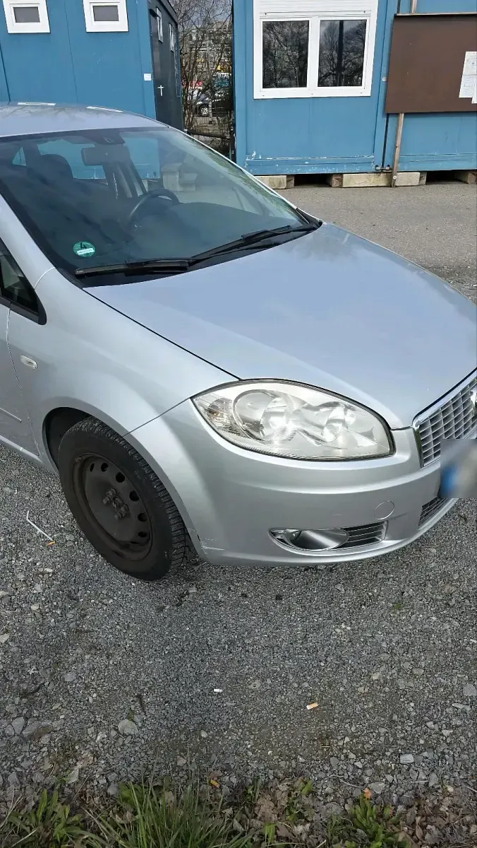Gebraucht Fiat Linea 77 PS (56 kW) 2008 Silber Limousine