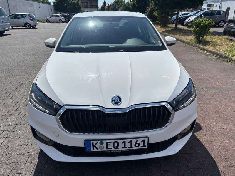 Weiß Gebraucht 2022 Skoda Fabia Kleinwagen | 7.390 € (Guter Preis) - Bild 1/4