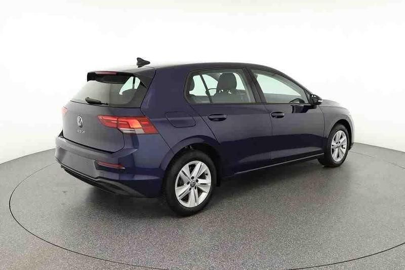 Gebraucht VW Golf VIII Life 131 PS (96 kW) 2023 Blau Limousine