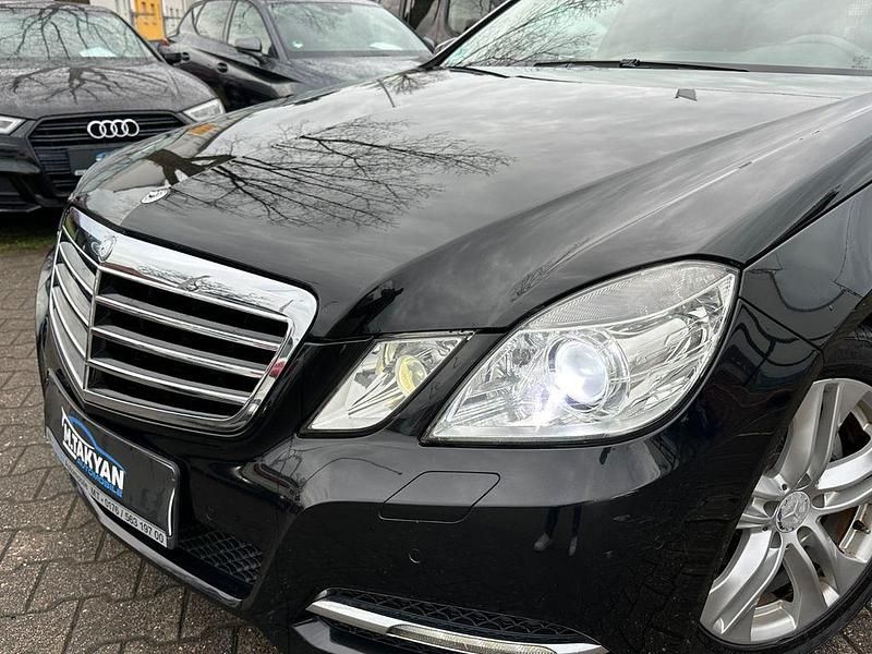 Gebraucht Mercedes E200 184 PS (135 kW) 2011 Schwarz Kombi
