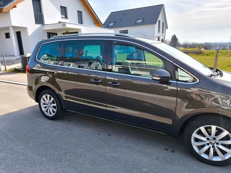Gebraucht VW Sharan Highline 150 PS (110 kW) 2019 Schwarz Van / Kleinbus