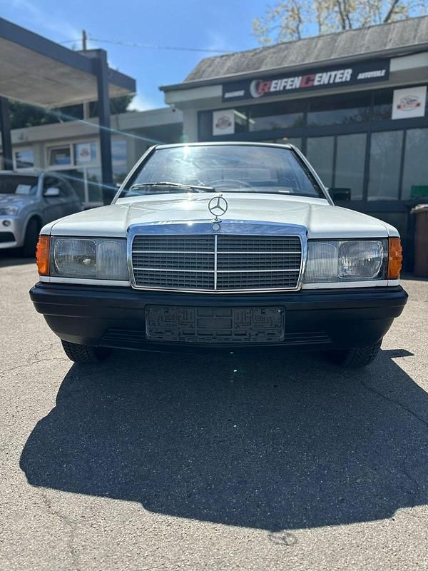 Gebraucht Mercedes 190 122 PS (89 kW) 1984 Weiß Limousine