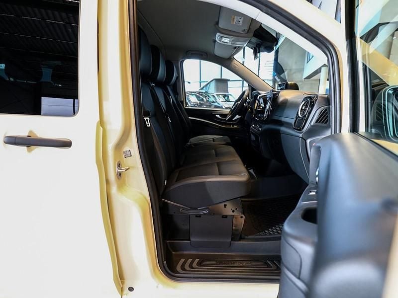 Gebraucht Mercedes Vito 136 PS (100 kW) 2025 Beige / hellelfenbein Van
