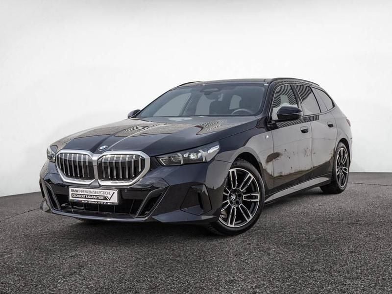 Carbonschwarz Gebraucht 2024 BMW 520 M Sport Kombi | 49.750 € (Guter Preis) - Bild 1/4