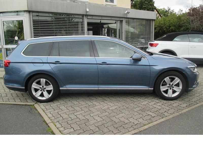 Gebraucht VW Passat Highline 179 PS (131 kW) 2017 Blau Kombi