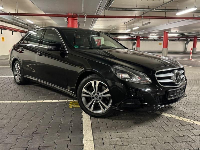 Schwarz Gebraucht 2015 Mercedes E300 Avantgarde Limousine | 14.600 € (Guter Preis) - Bild 1/4