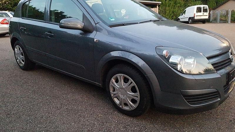 Gebraucht Opel Astra Edition 105 PS (77 kW) 2004 Silber Limousine