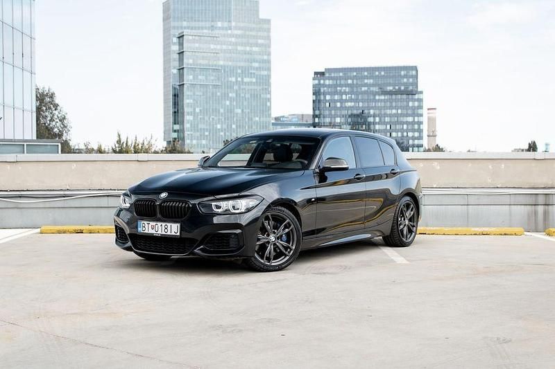 Schwarz Gebraucht 2019 BMW M140 M Performance Limousine | 31.990 € (Guter Preis) - Bild 1/4
