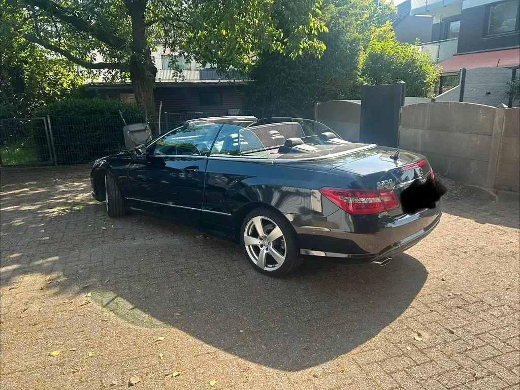 Gebraucht Mercedes E250 204 PS (150 kW) 2013 Schwarz Cabrio