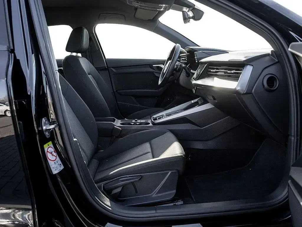 Używany Audi A3 Performance 204 KM (150 kW) 2023 Czarny Sedan/Limuzyna