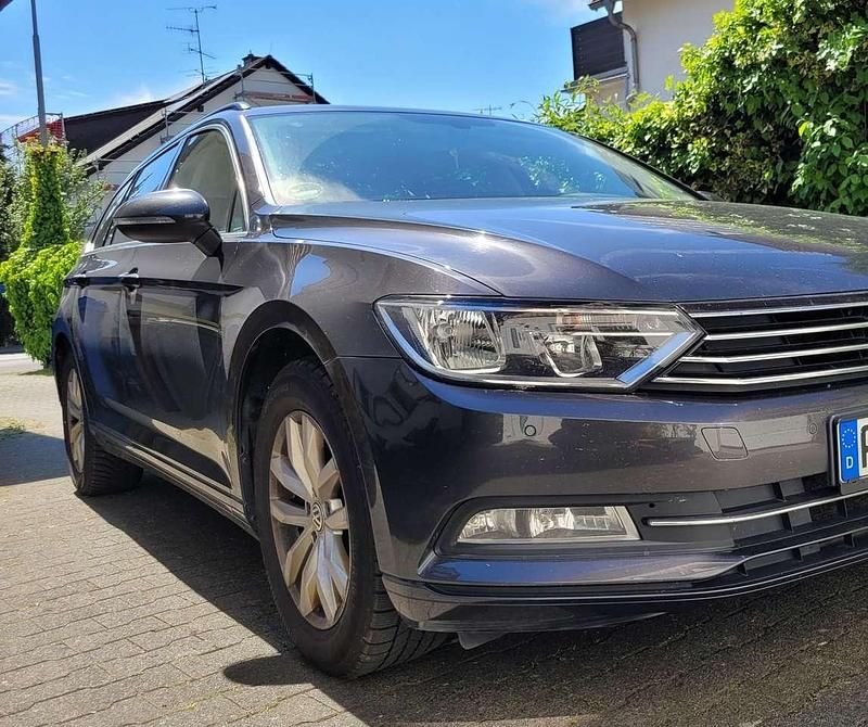 Grau Gebraucht 2018 VW Passat Comfortline Kombi | 9.400 € (Superpreis) - Bild 1/4