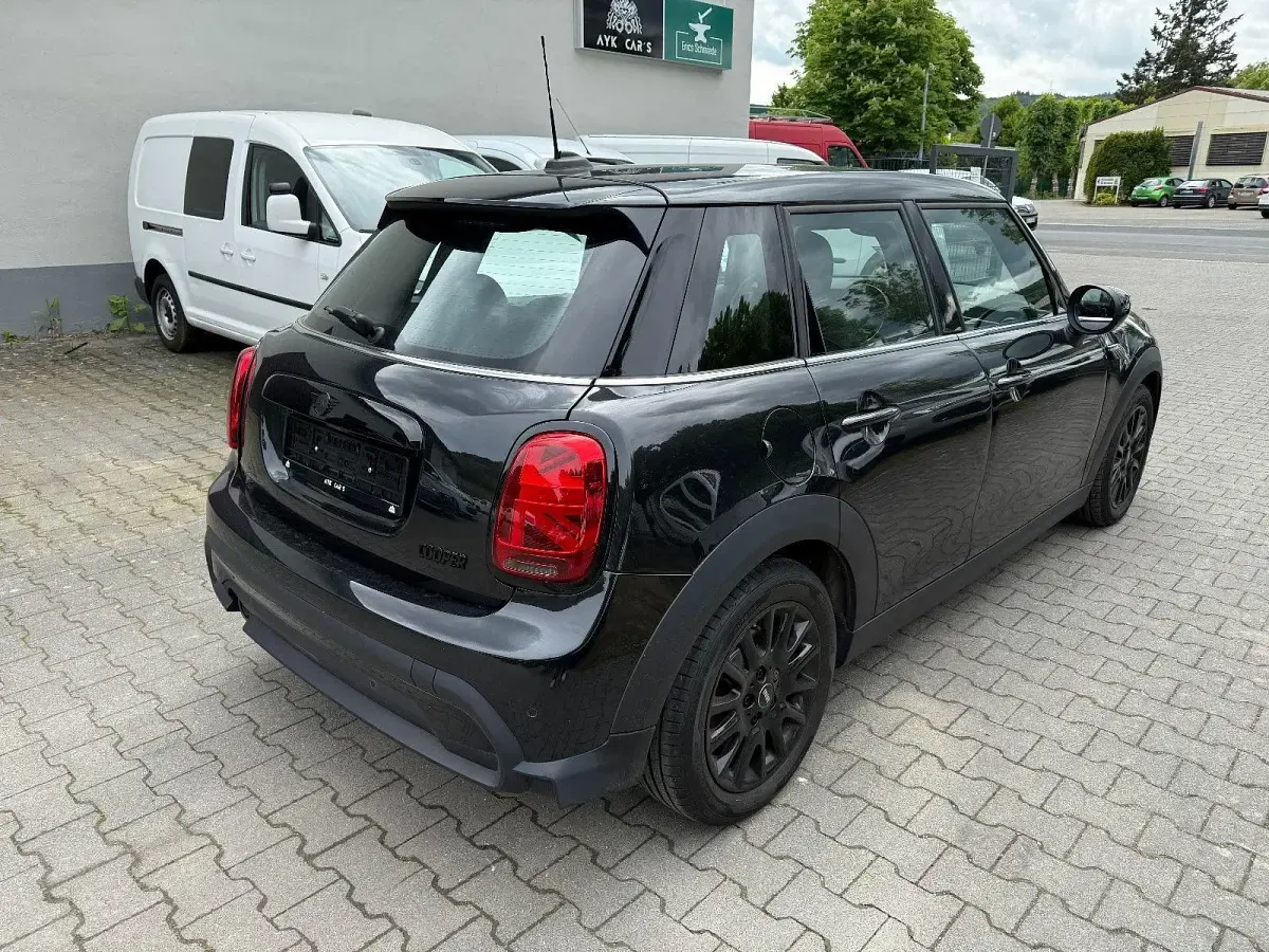 Gebraucht Mini Cooper Classic 136 PS (100 kW) 2022 Schwarz Kleinwagen