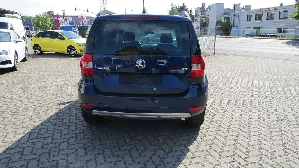 Gebraucht Skoda Yeti Drive 110 PS (80 kW) 2017 Modra storm/storm blau SUV