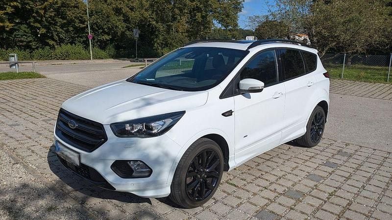 Weiß Gebraucht 2017 Ford Kuga ST-Line SUV | 16.100 € (Fairer Preis) - Bild 1/4