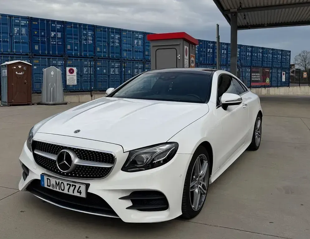 Usata Mercedes E350 AMG line 299 CV (219 kW) 2019 Bianco Coupé