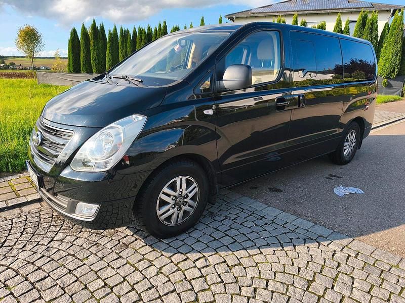 Schwarz Gebraucht 2018 Hyundai H-1 Van / Kleinbus | 21.199 € (Superpreis) - Bild 1/4