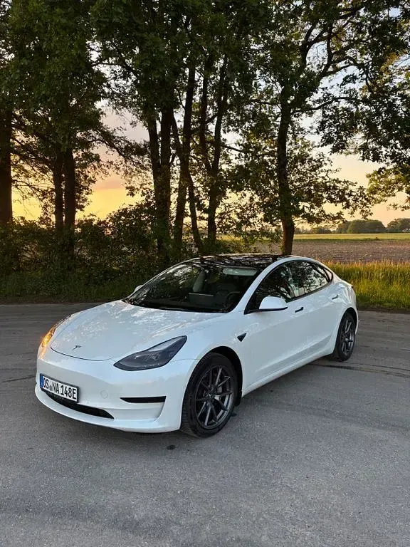 Occasion Tesla Model 3 Standard Range Plus 239 kW (325 ch) 2022 Blanc Berline