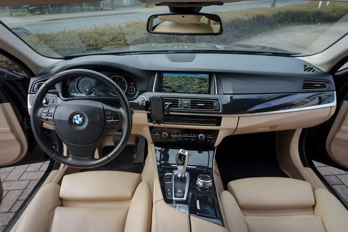 Second-hand BMW 520 Comfort Edition 190 CP (139 kW) 2016 Negru Break