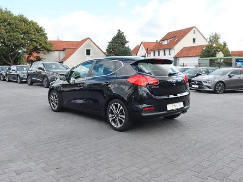 Gebraucht Kia Ceed Spirit 135 PS (99 kW) 2015 Schwarz Kleinwagen