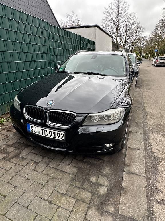Gebraucht BMW 320 184 PS (135 kW) 2012 Schwarz Kombi