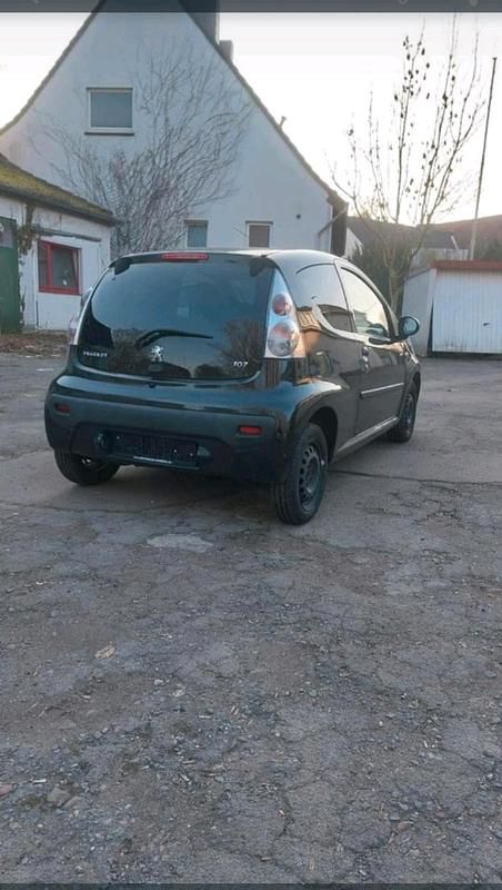 Gebraucht Peugeot 107 68 PS (50 kW) 2013 Schwarz Kleinwagen