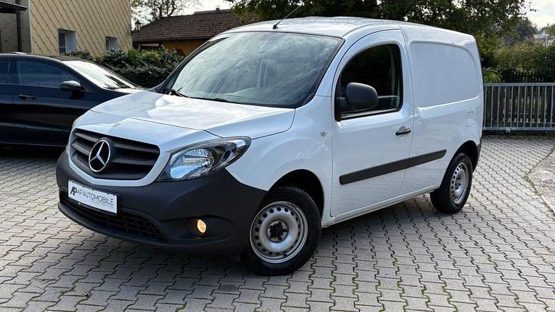 Weiß Gebraucht 2020 Mercedes Citan 108 Van / Kleinbus | 10.250 € (Fairer Preis) - Bild 1/4