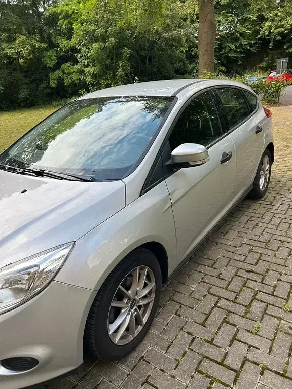 Gebraucht Ford Focus 101 PS (74 kW) 2014 Silber Limousine