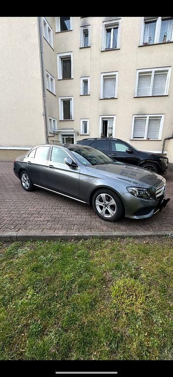 Gebraucht Mercedes E220 Avantgarde 194 PS (142 kW) 2017 Grau Limousine