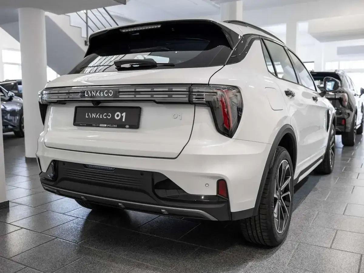 Nouă Lynk & Co 01 280 CP (205 kW) 2026 Alb SUV