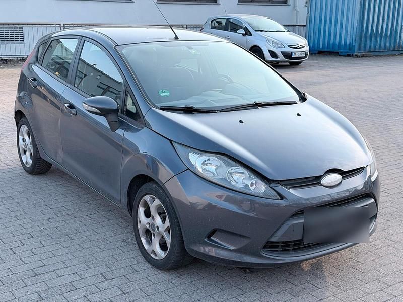 Gebraucht Ford Fiesta 90 PS (66 kW) 2010 Silber Kleinwagen