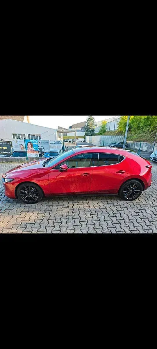 Używany Mazda 3 122 KM (89 kW) 2019 Czerwony Sedan/Limuzyna
