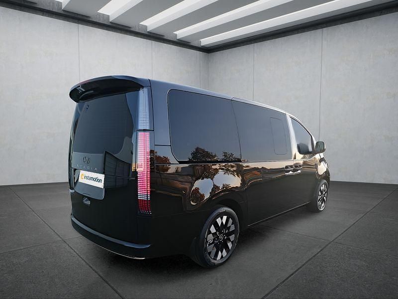 Schwarz Neu 2025 Hyundai Staria Van | 56.049 € (Teuer) - Bild 1/4