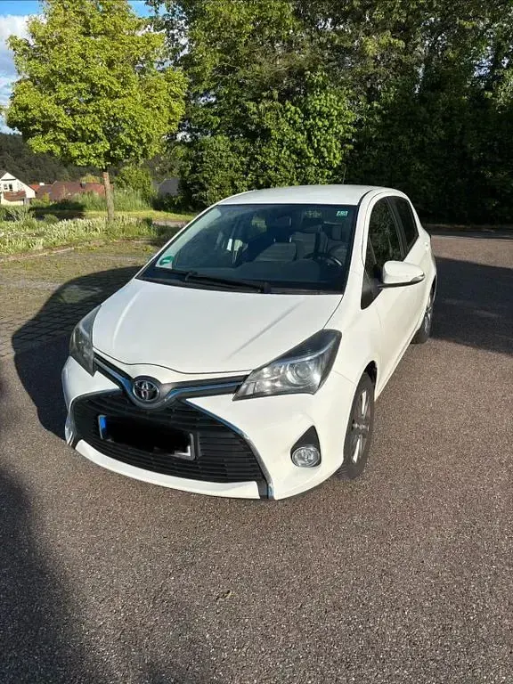 Gebraucht Toyota Yaris Comfort 99 PS (72 kW) 2016 Weiß Kleinwagen
