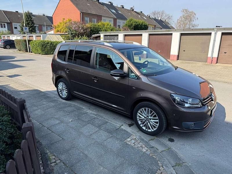 Gebraucht VW Touran Cup 140 PS (102 kW) 2014 Braun Van / Kleinbus