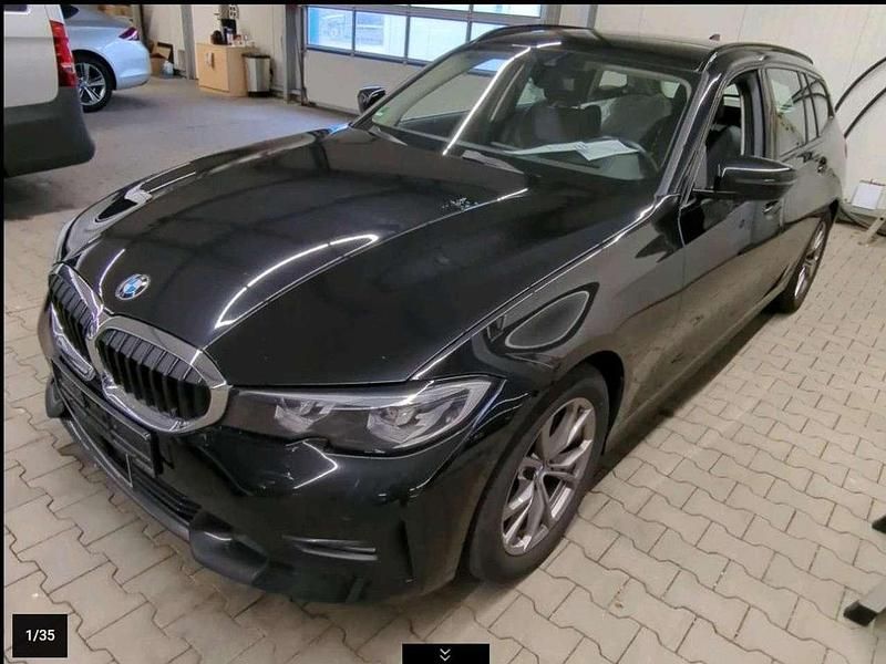 Saphirschwarz Gebraucht 2021 BMW 318 Sport Line Kombi | 18.802 € (Guter Preis) - Bild 1/4