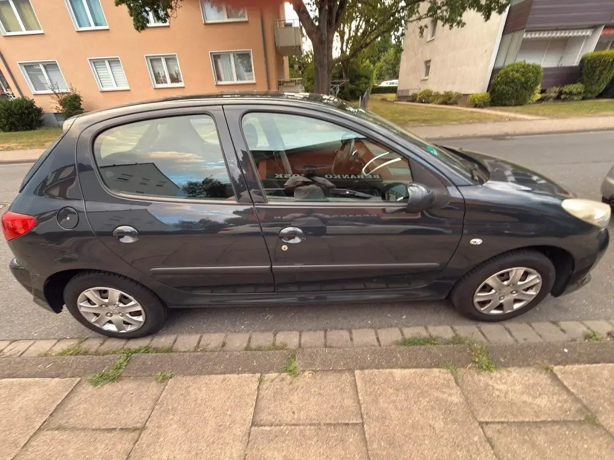 Gebraucht Peugeot 206+ 70 PS (51 kW) 2009 Grau Kleinwagen