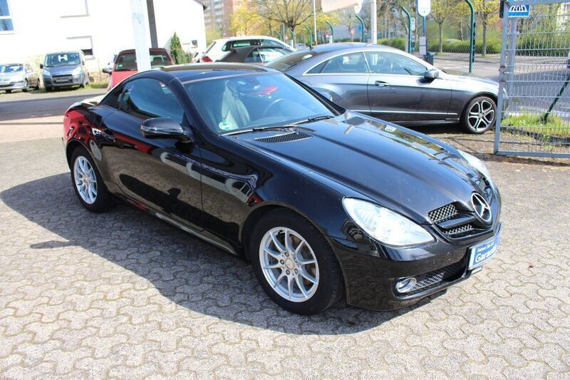 Schwarz Gebraucht 2010 Mercedes SLK200 Cabrio | 11.490 € (Fairer Preis) - Bild 1/4