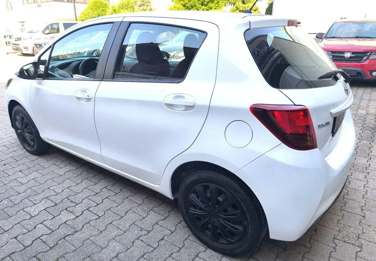 Gebraucht Toyota Yaris 69 PS (50 kW) 2016 Weiß Kleinwagen